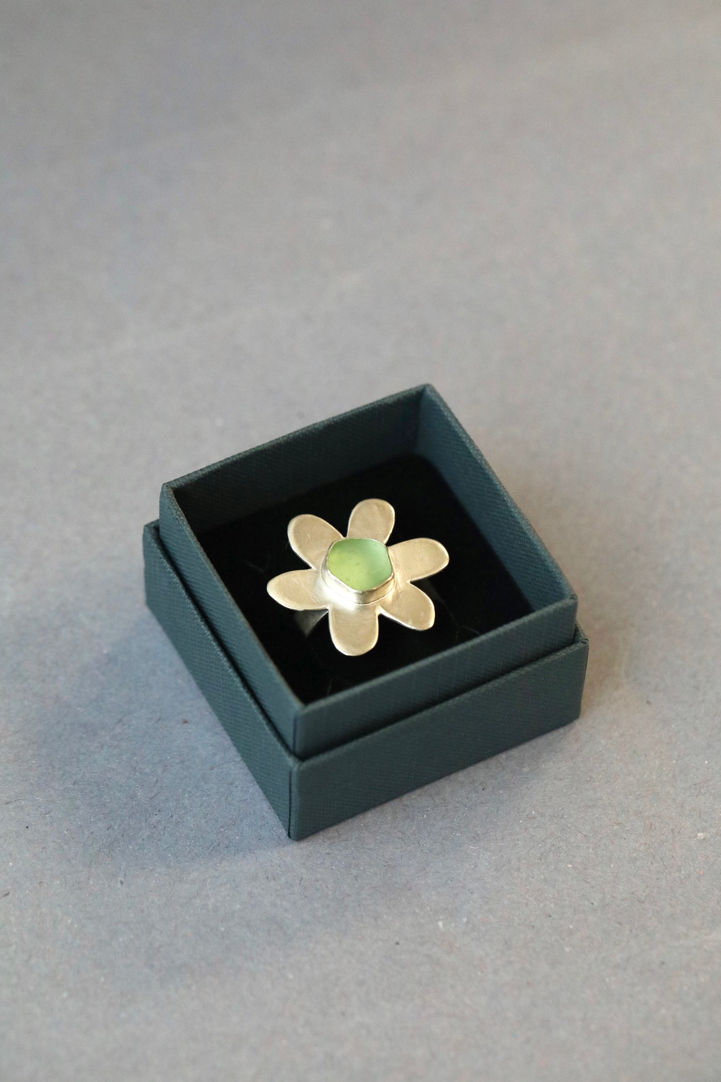 MULL Mint green flower & silver ring - P