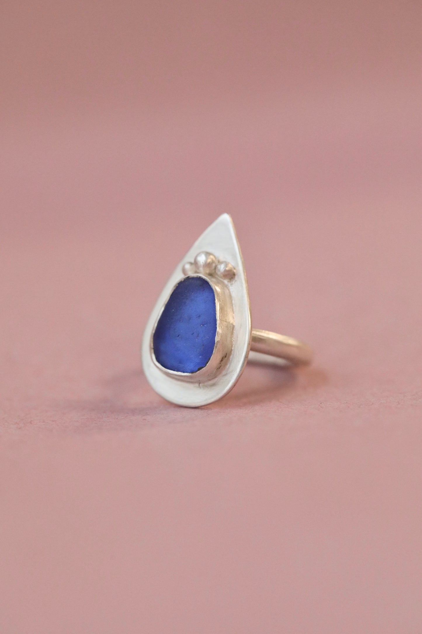 MULL Tear detail cornflower & silver ring - M