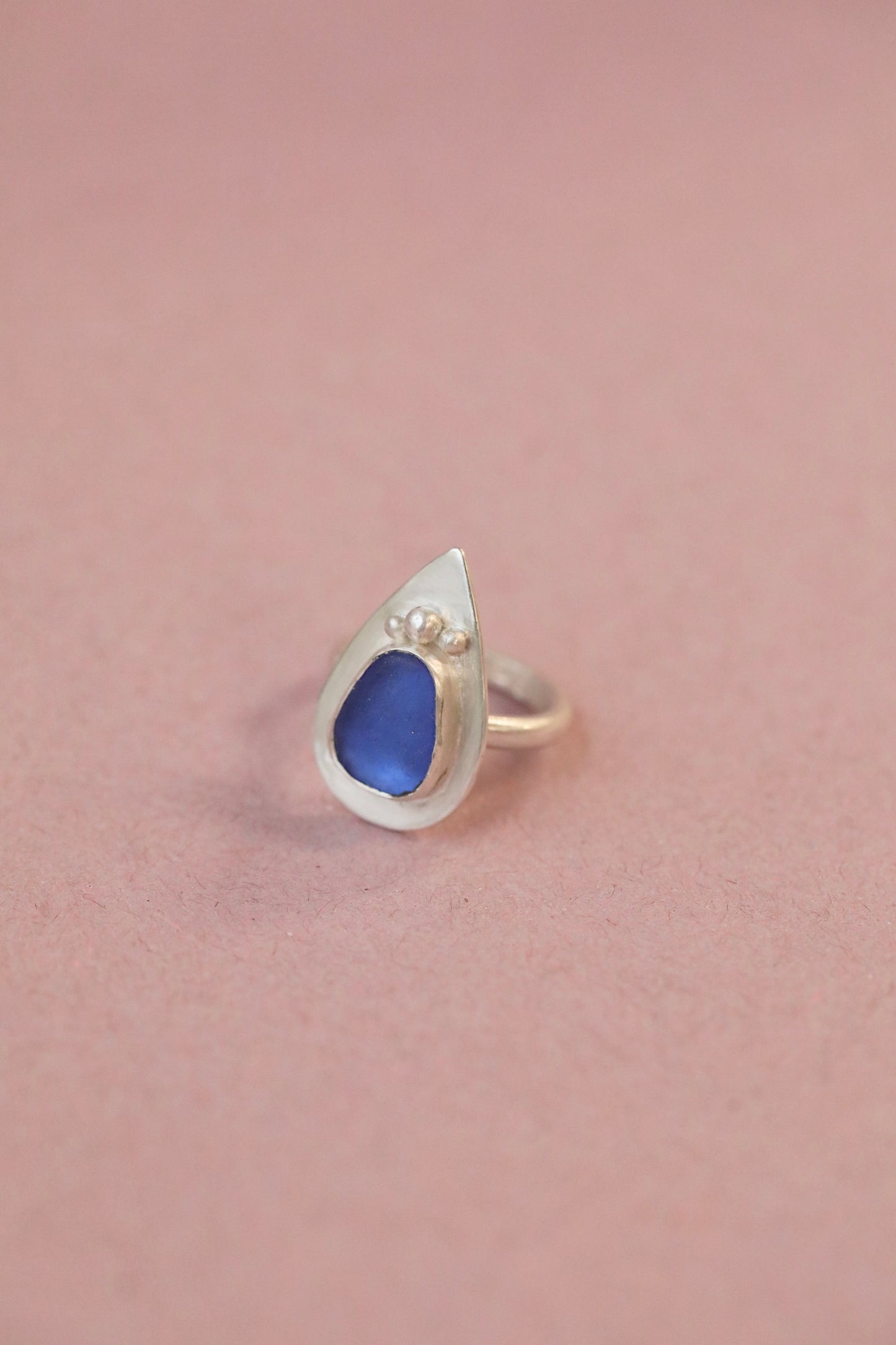 MULL Tear detail cornflower & silver ring - M