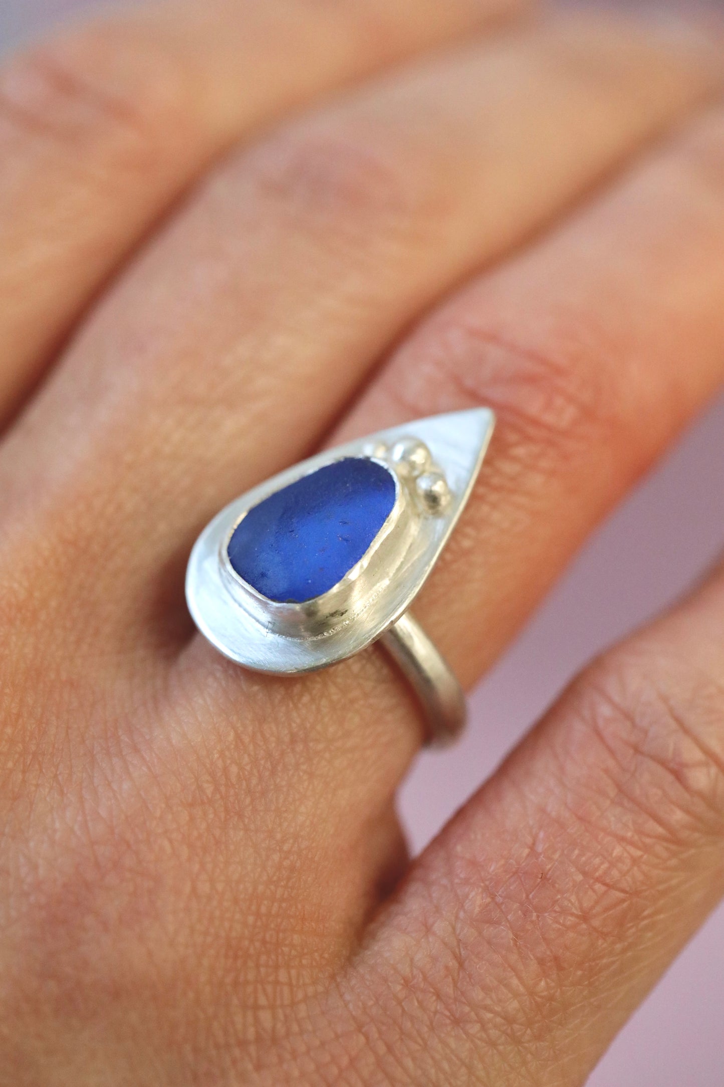 MULL Tear detail cornflower & silver ring - M