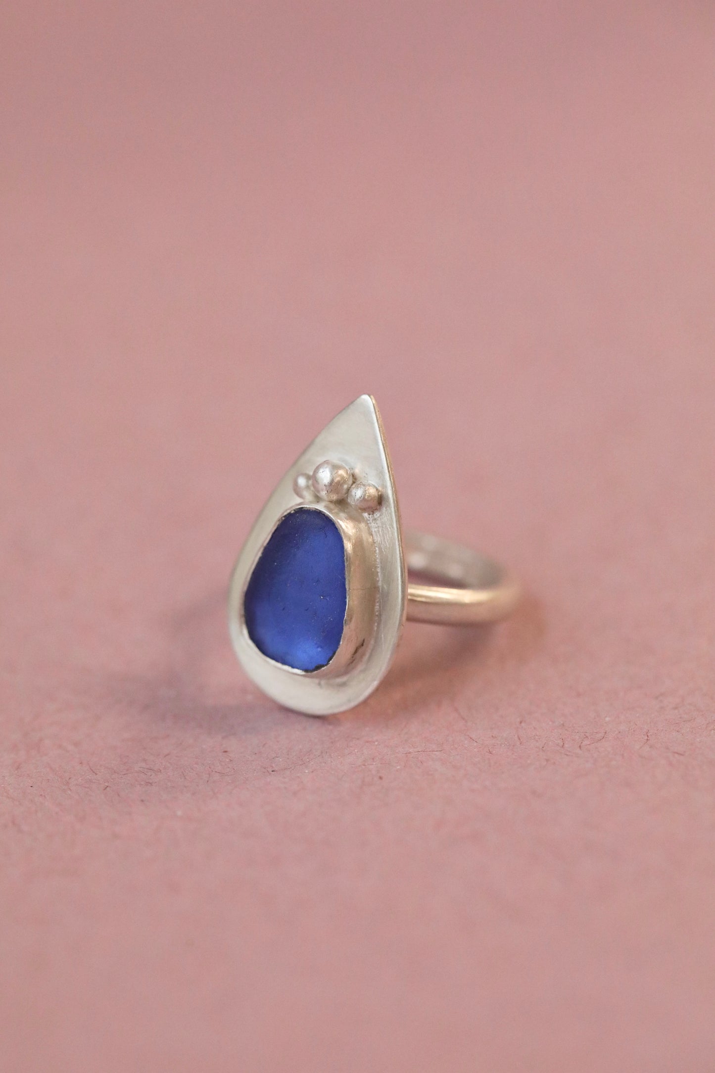 MULL Tear detail cornflower & silver ring - M