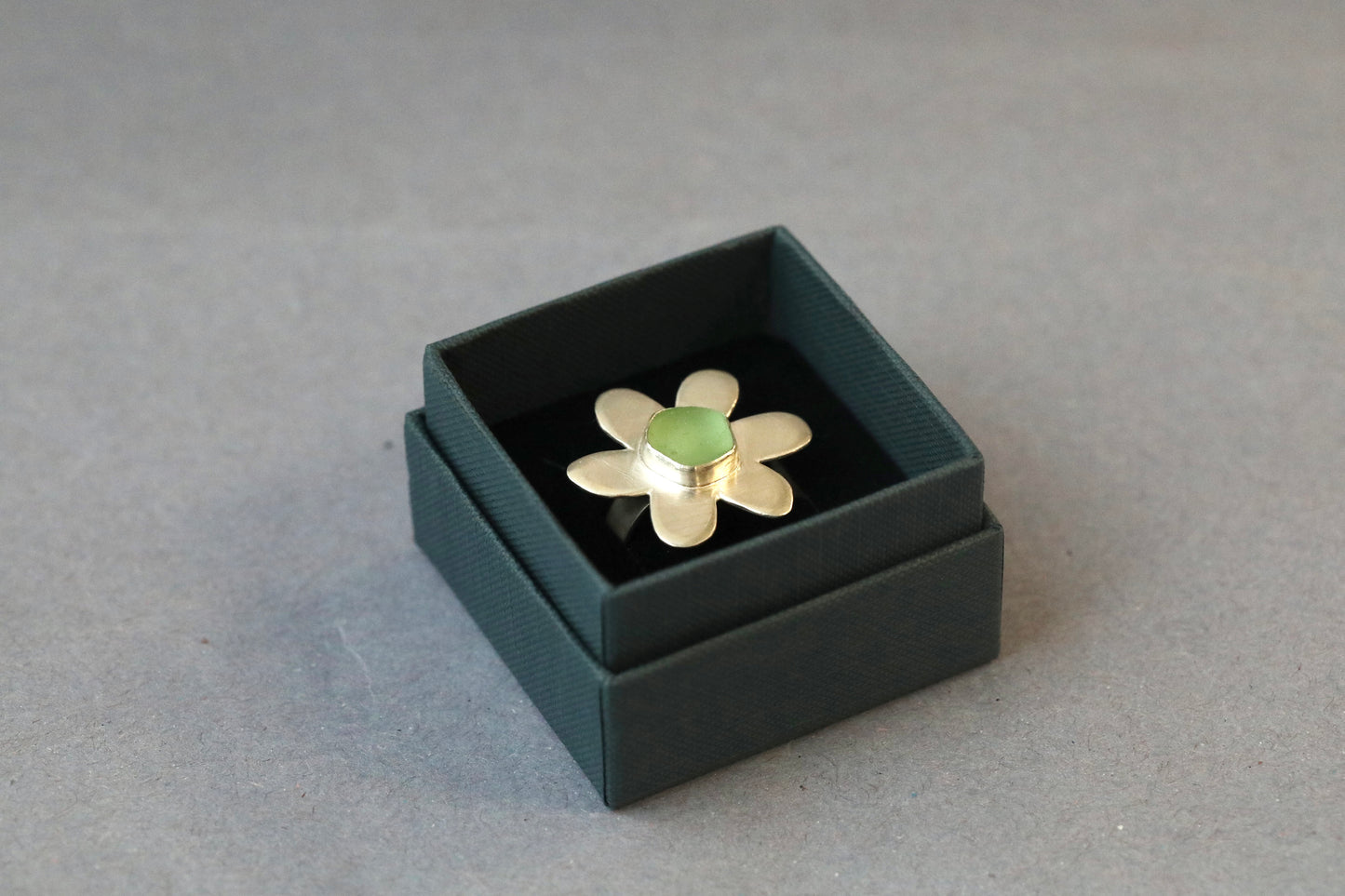 MULL Mint green flower & silver ring - P