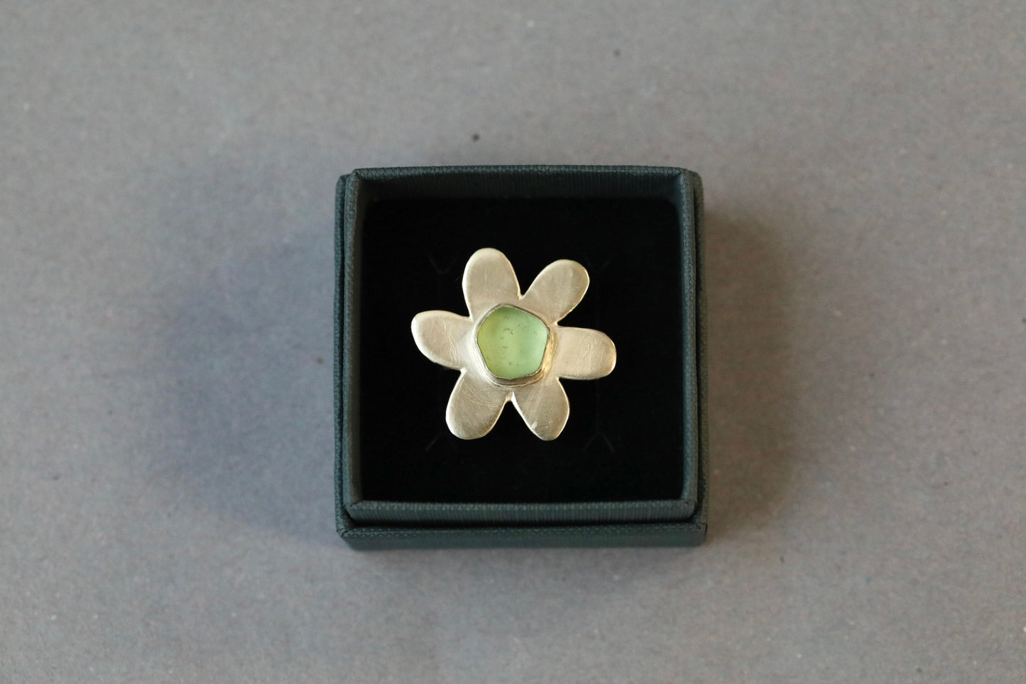 MULL Mint green flower & silver ring - P