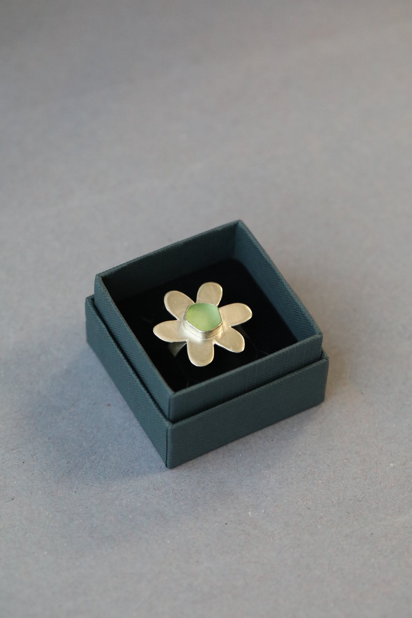 MULL Mint green flower & silver ring - P