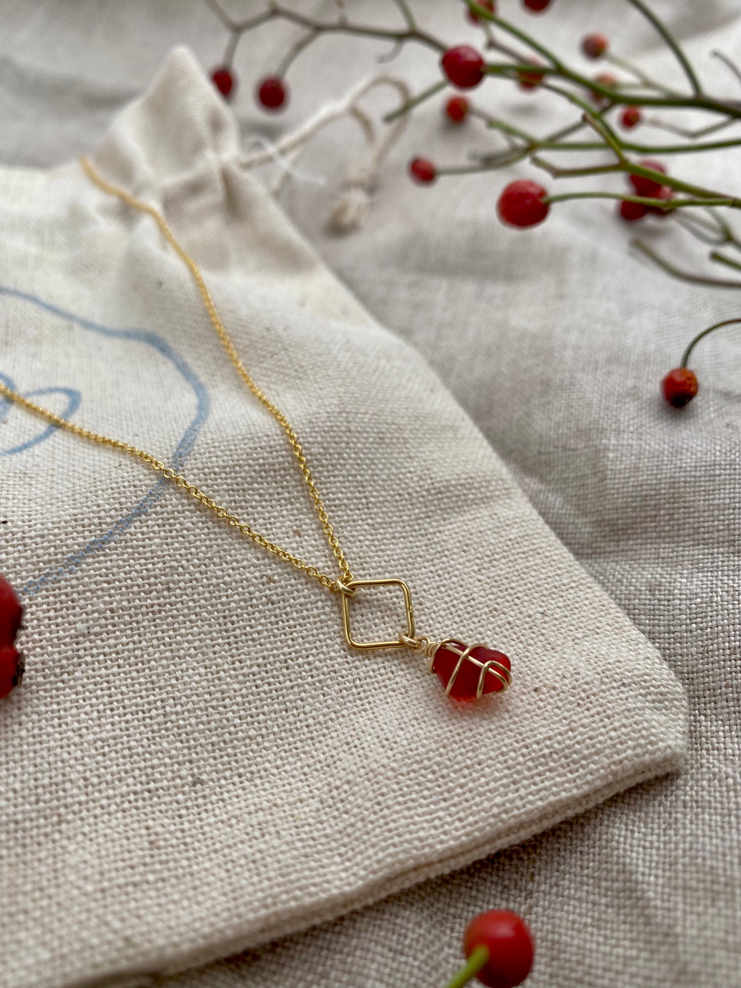 COLDINGHAM ~ Red & gold filled drop necklace