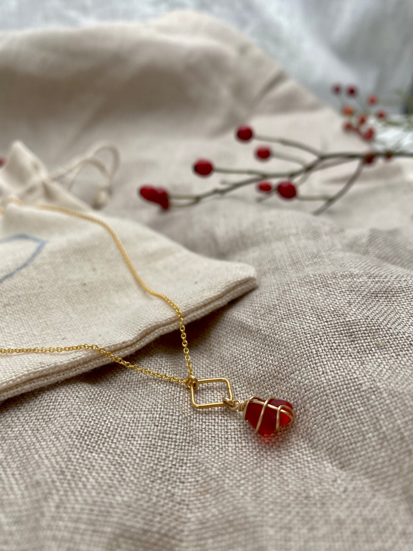 COLDINGHAM ~ Red & gold filled drop necklace