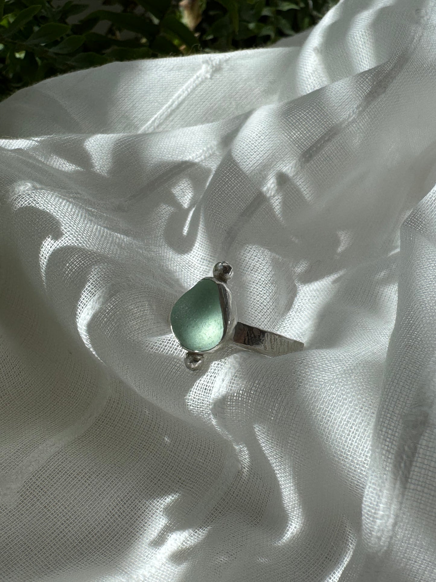 KINTYRE Seafoam green ball detail silver ring - size P