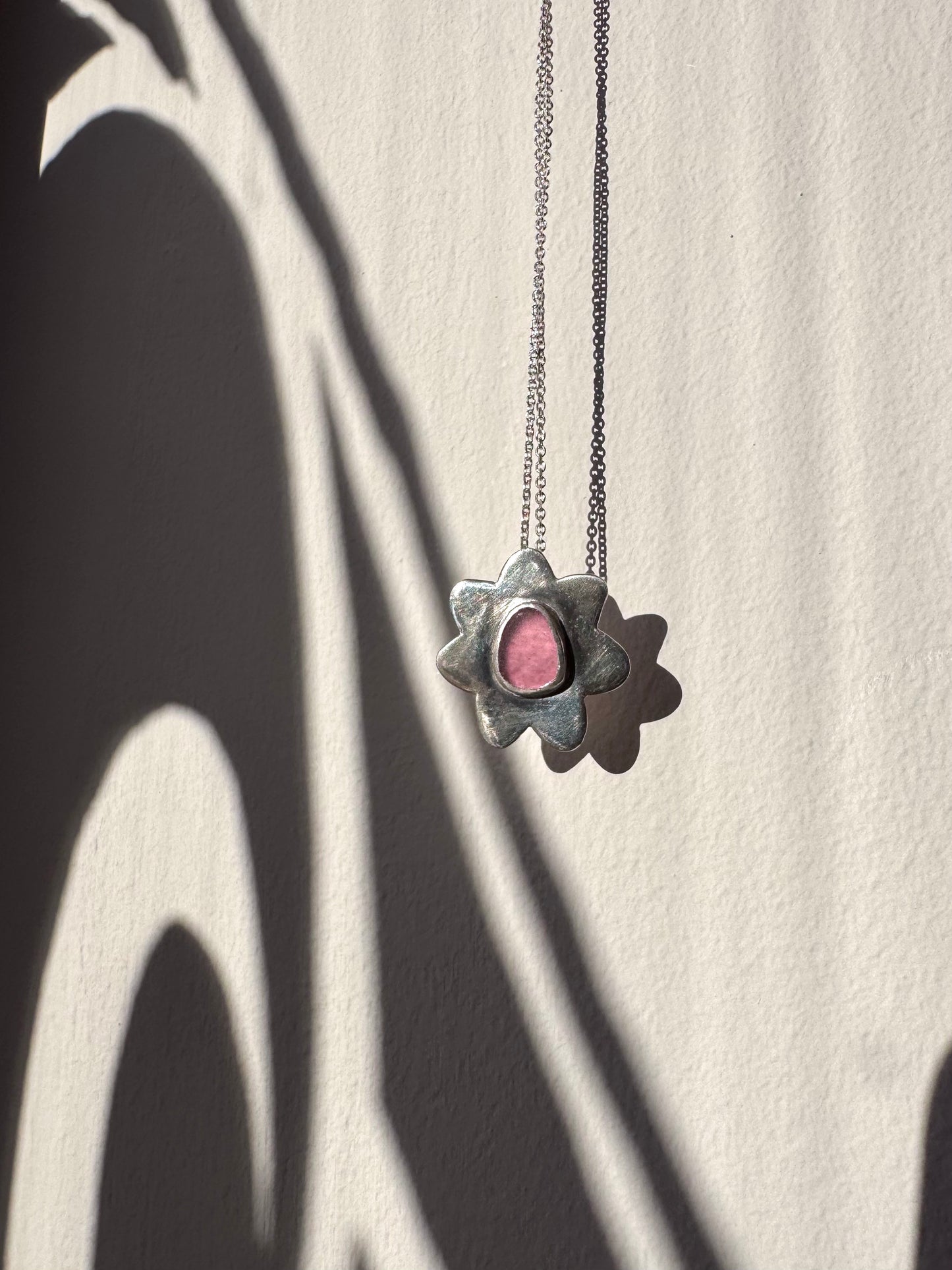 The Flower Signet Necklace - Skye in pink