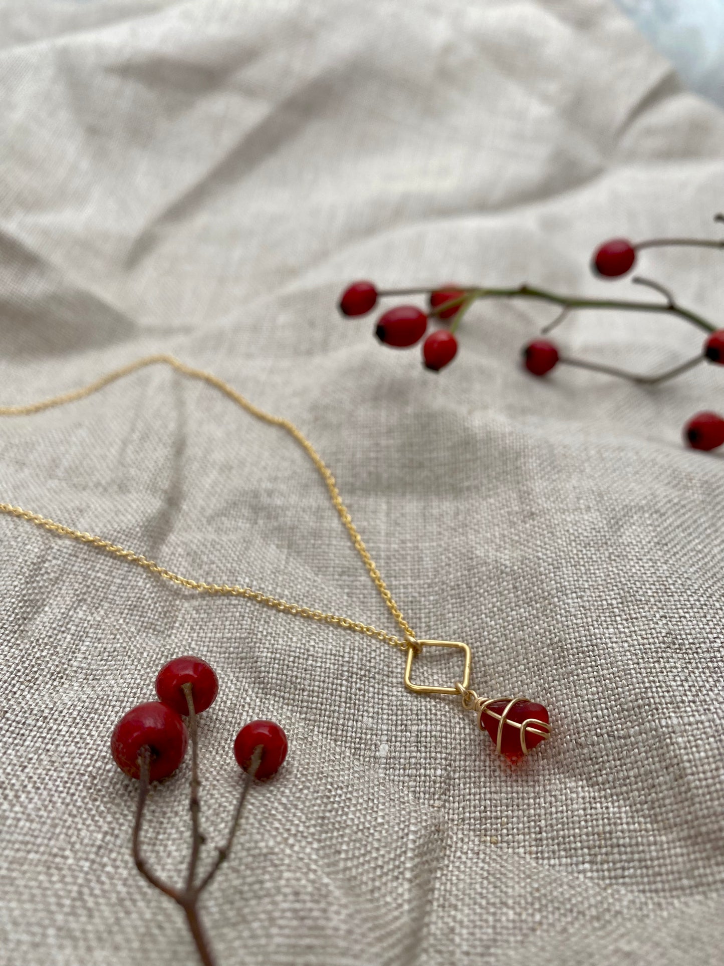COLDINGHAM ~ Red & gold filled drop necklace