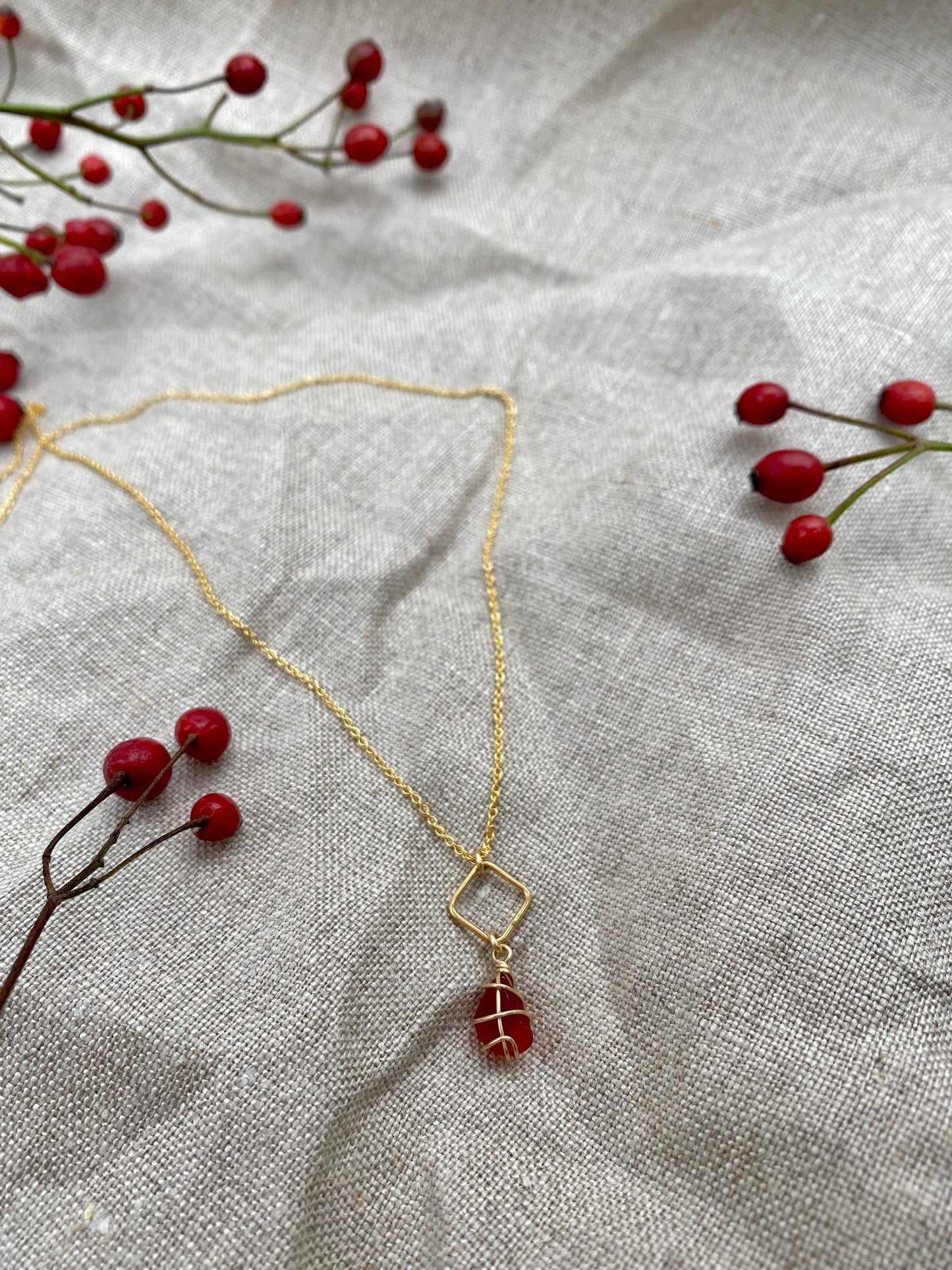 COLDINGHAM ~ Red & gold filled drop necklace