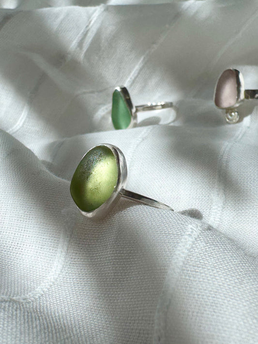 KINTYRE Lime green silver ring - size O