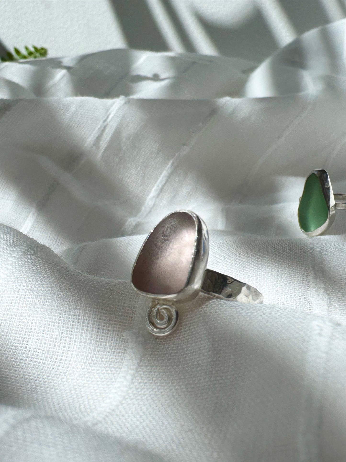 KINTYRE Violet swirl silver ring - size O
