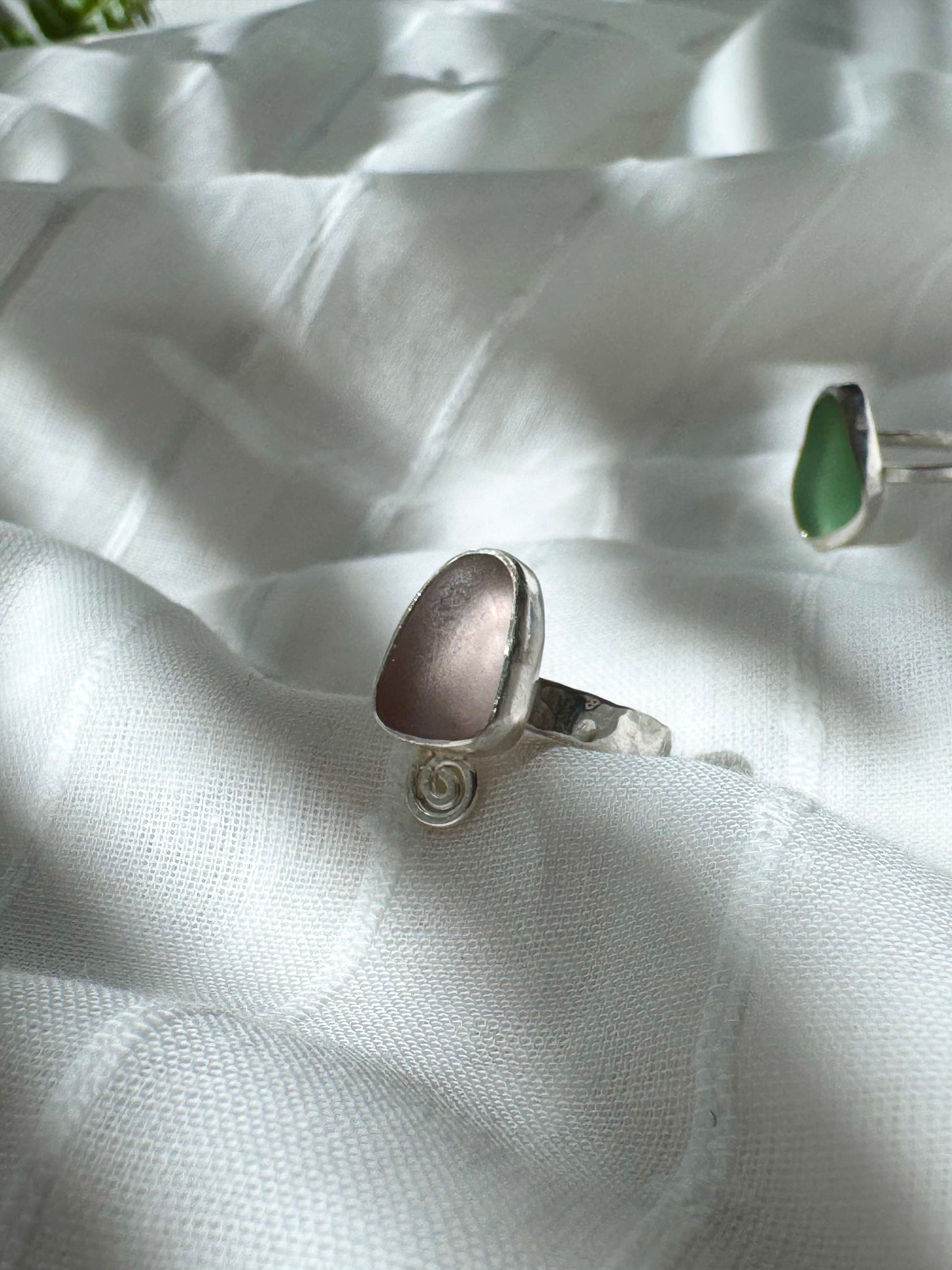 KINTYRE Violet swirl silver ring - size O