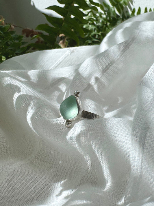KINTYRE Seafoam green ball detail silver ring - size P
