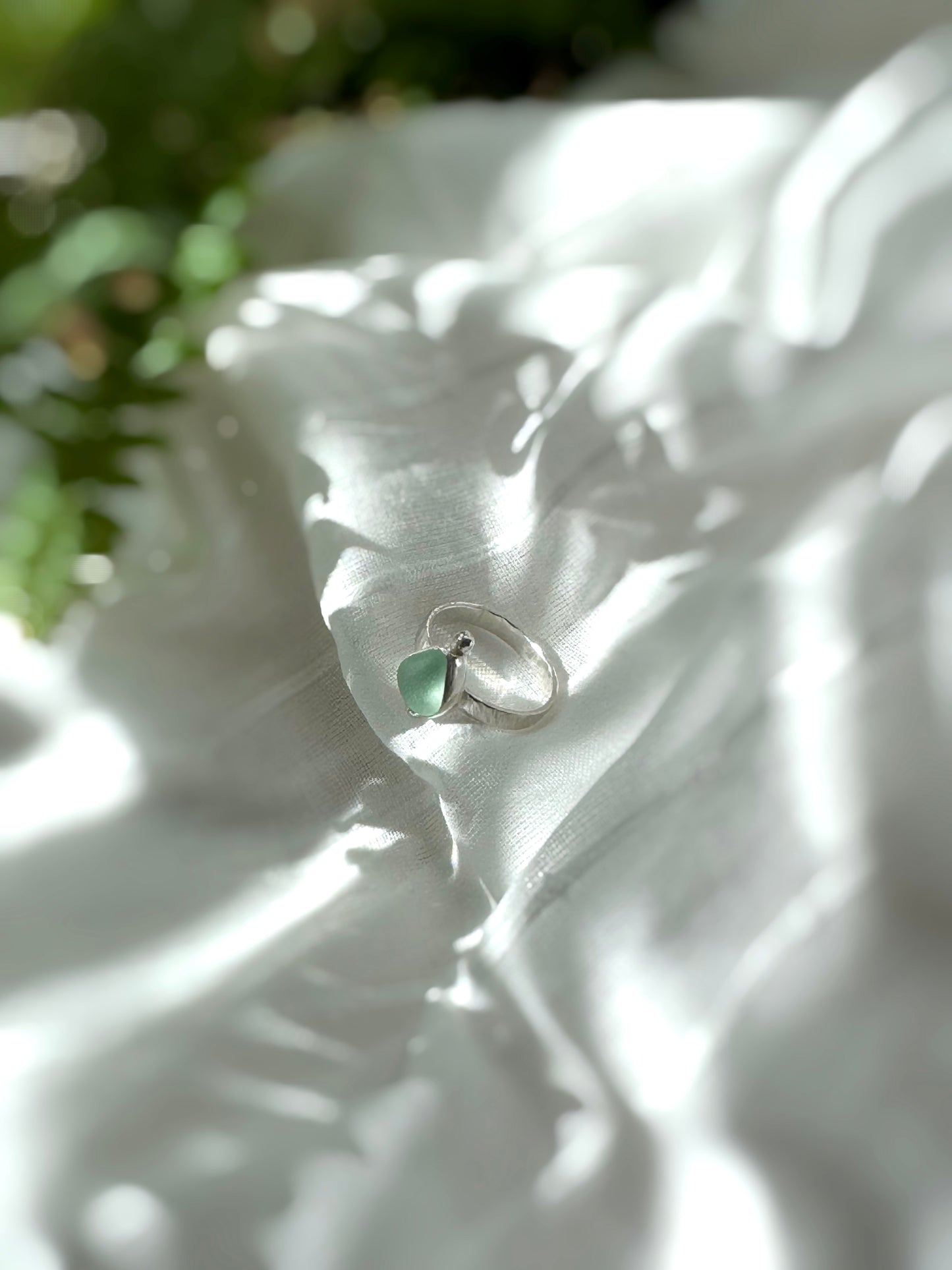 KINTYRE Seafoam green ball detail silver ring - size P