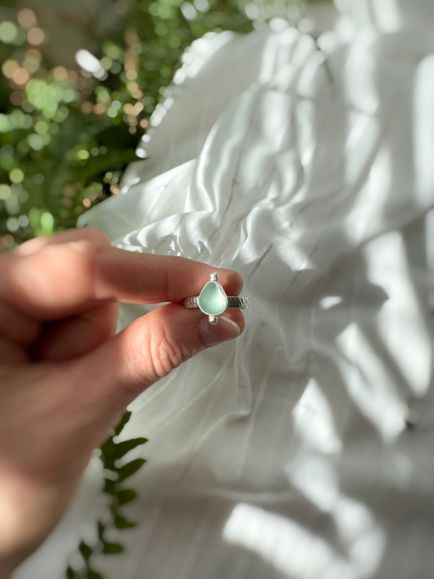 KINTYRE Seafoam green ball detail silver ring - size P