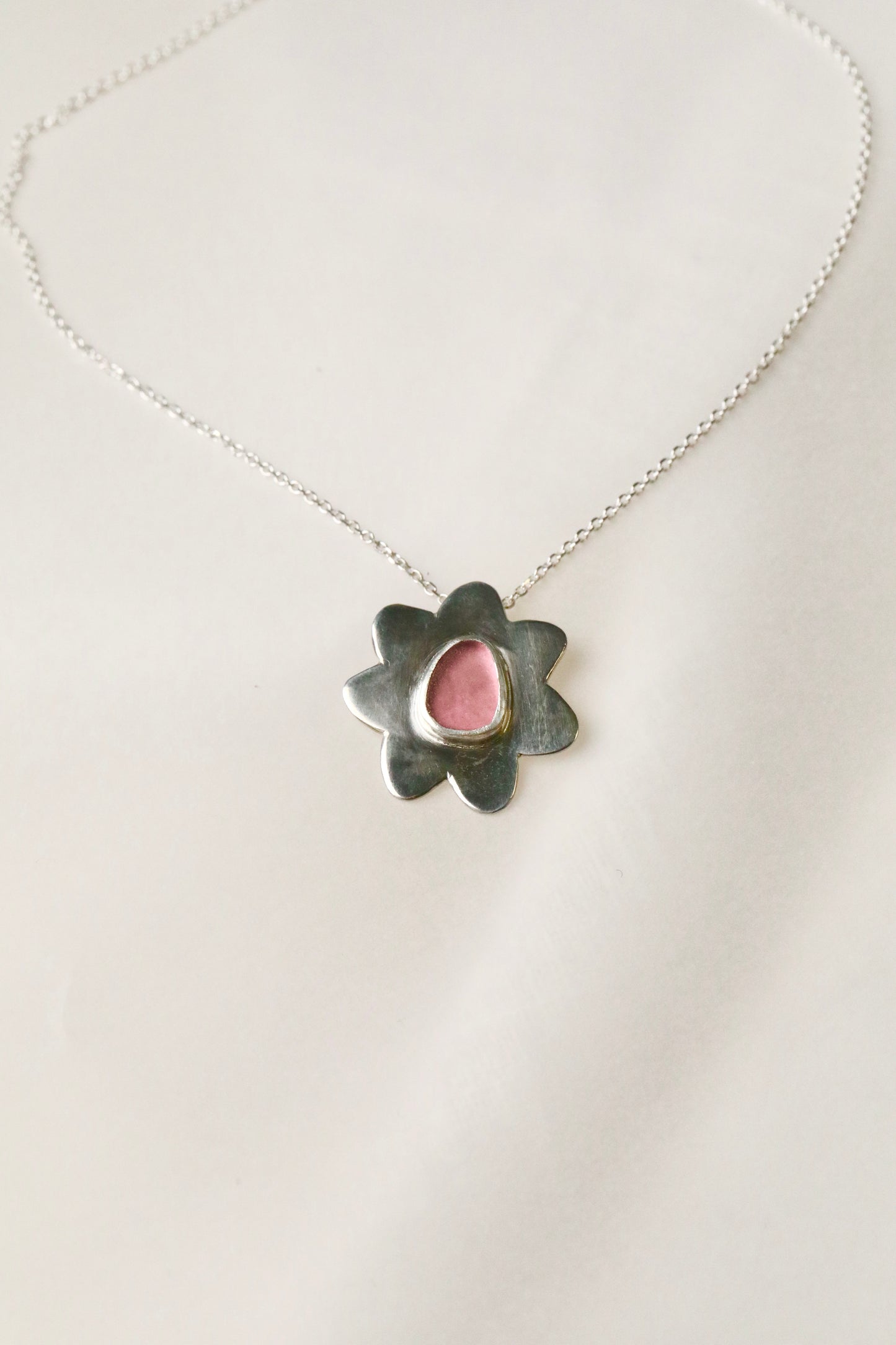 The Flower Signet Necklace - Skye in pink
