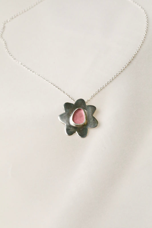 The Flower Signet Necklace - Skye in pink