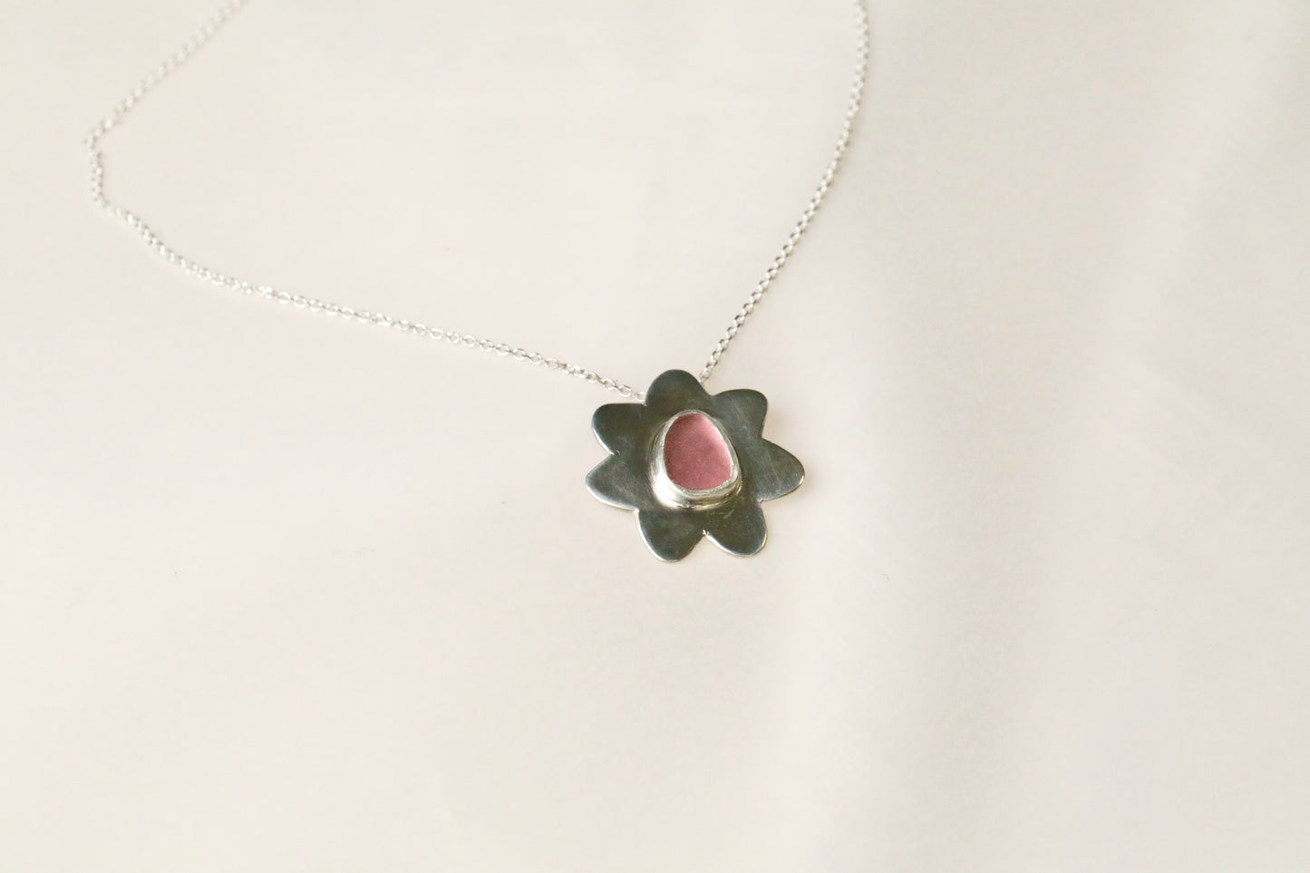 The Flower Signet Necklace - Skye in pink