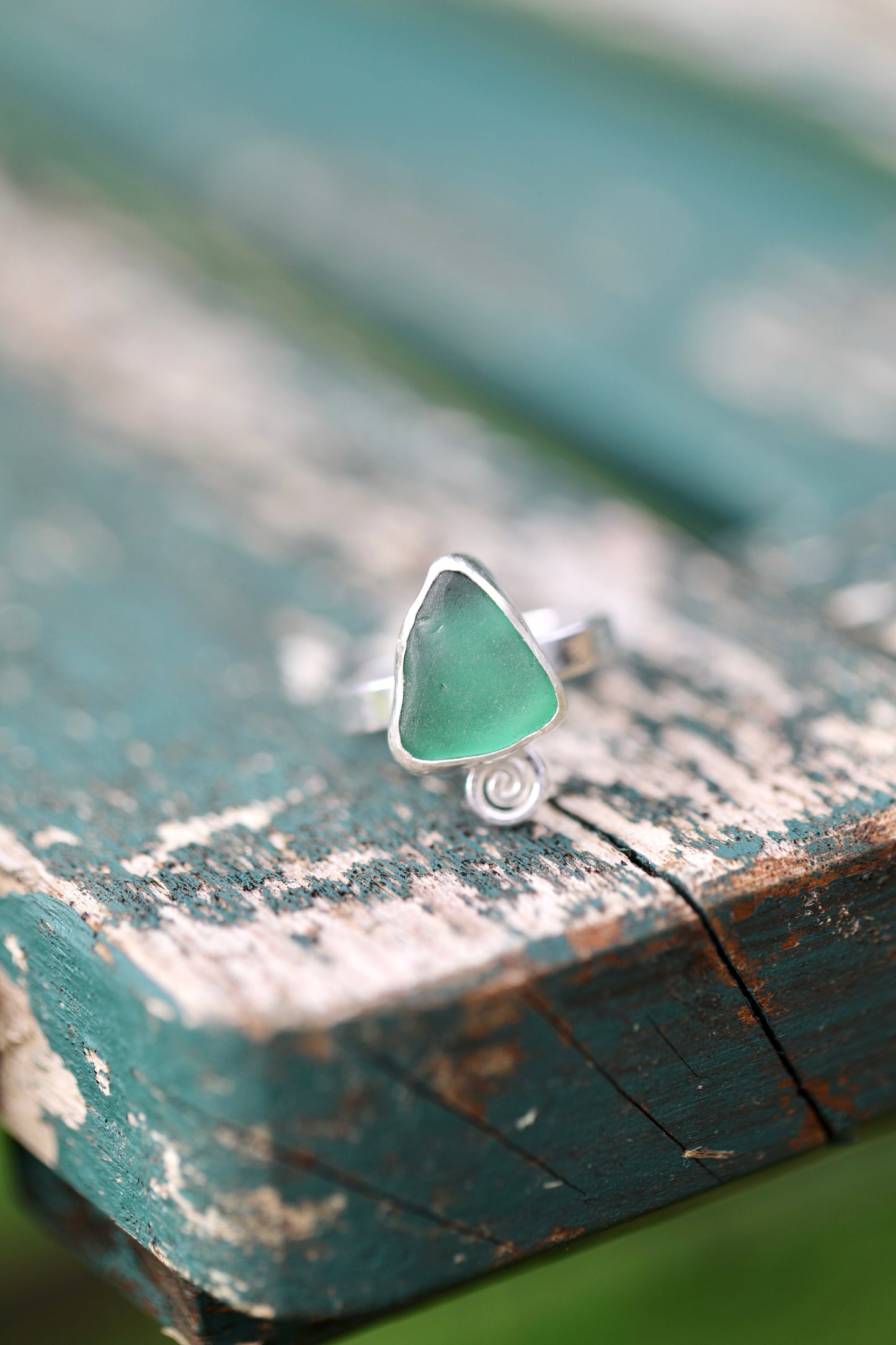 ARRAN Emerald green swirl silver ring - size O 1/2