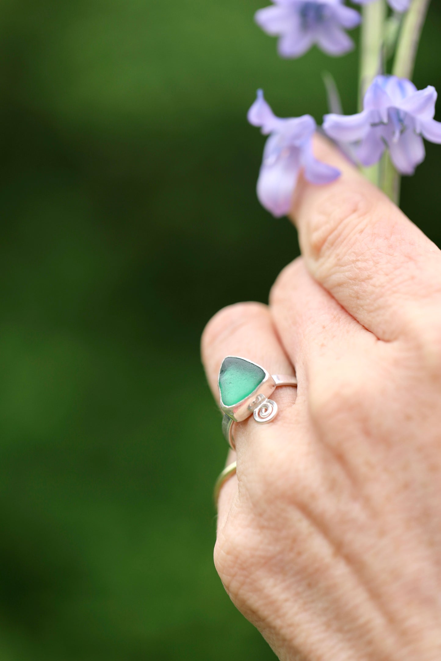 ARRAN Emerald green swirl silver ring - size O 1/2