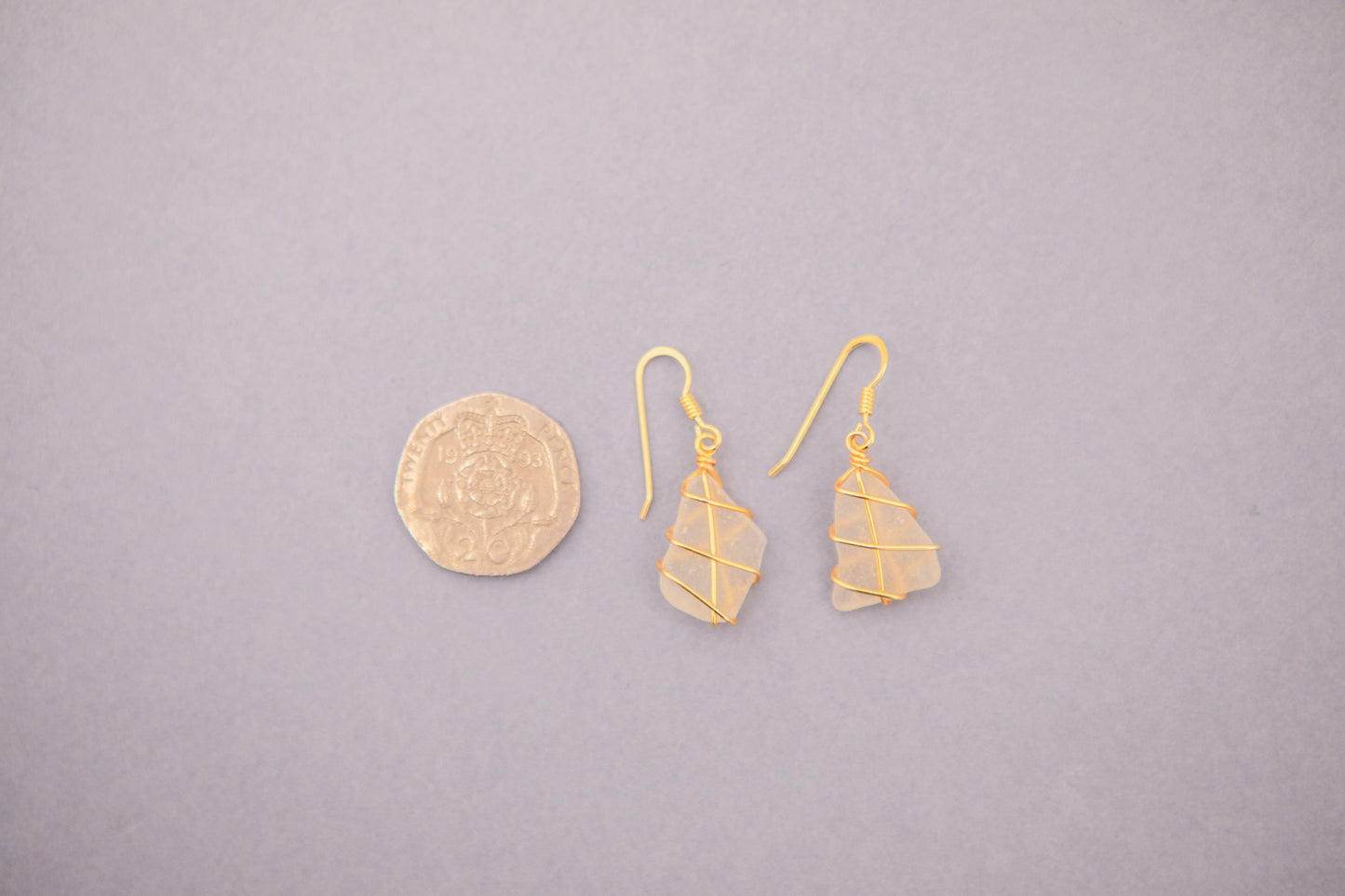 Classic gold earrings - Frosted white