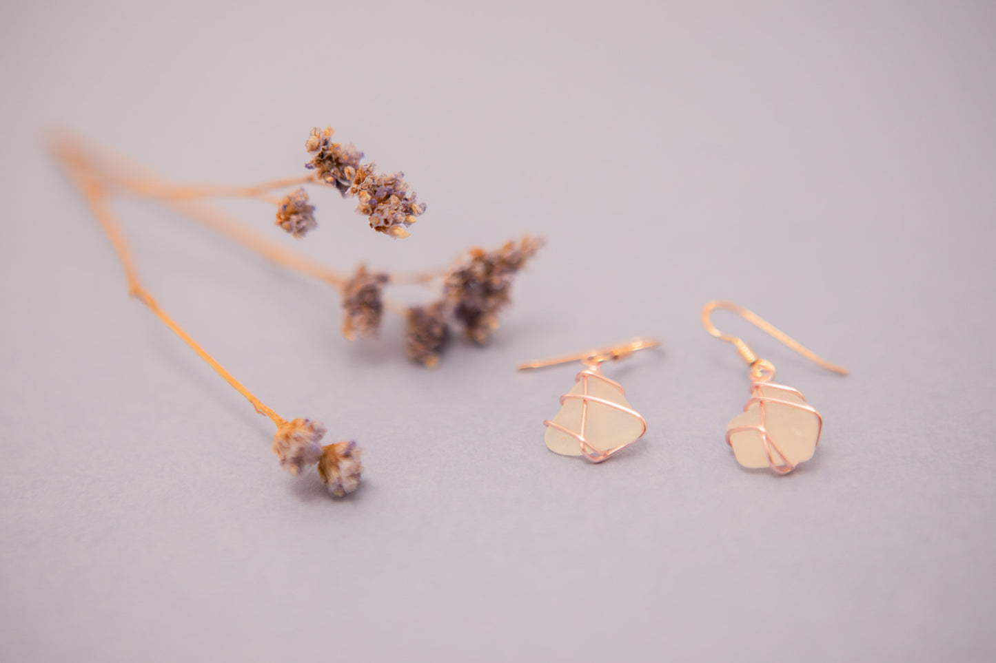 Classic rose gold earrings - Frosted White